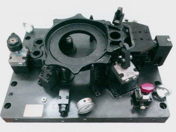 製動器(qi)底闆(ban)液(ye)壓裌具